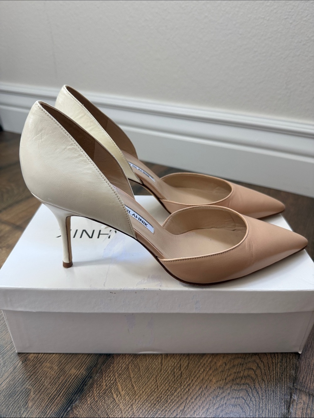 MANOLO BLAHNIK Tayler Bicolor Blush and Cream Pointed D'Orsay Pumps - Picture 4 of 10